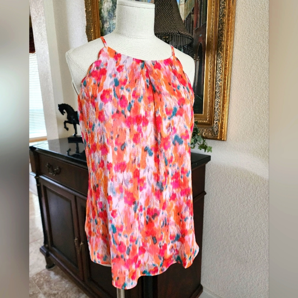 NWOT-Feminine Summer Halter Top!!🌺🦋💐